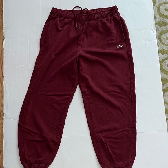ALO Yoga Pants - Alo yoga accolade sweatpants